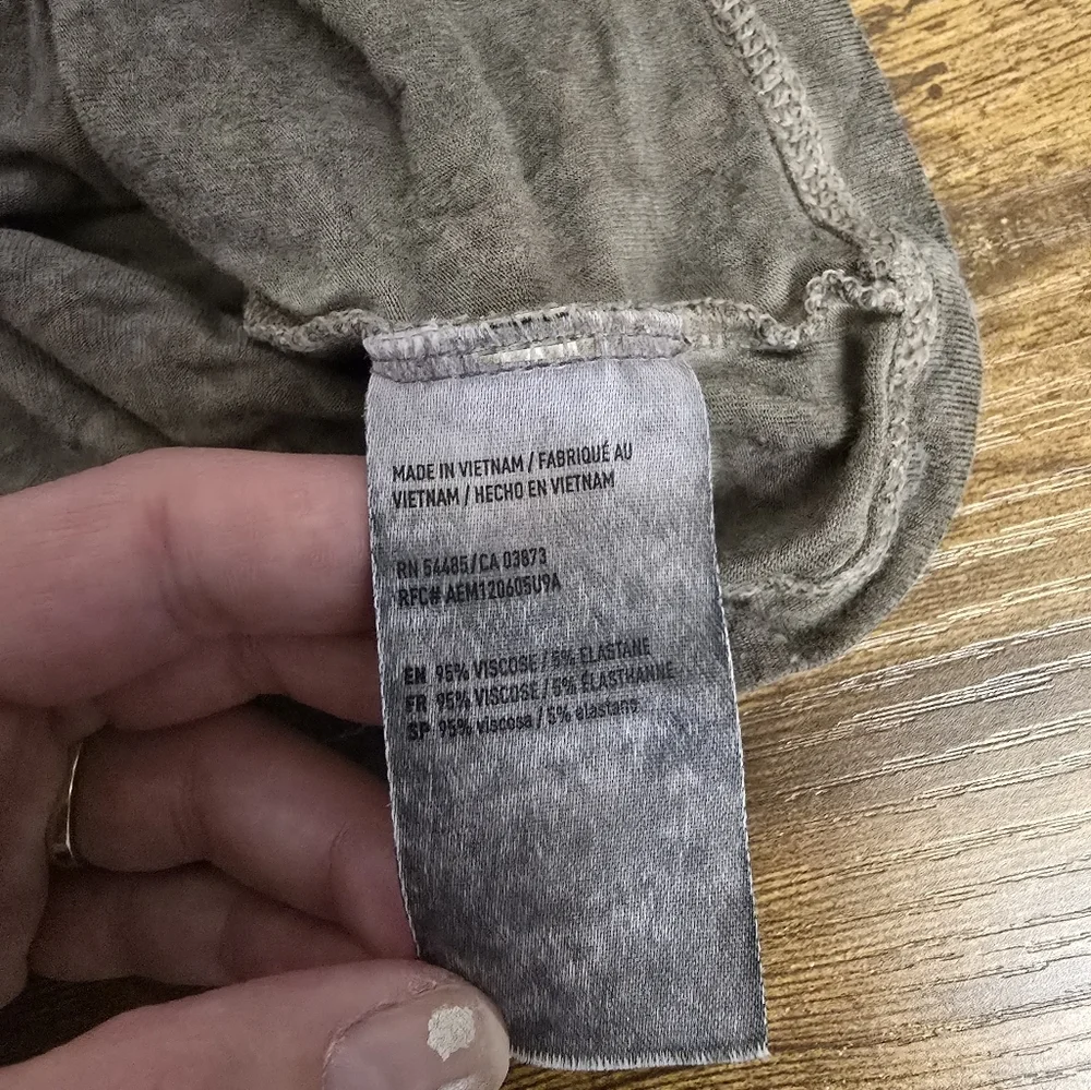 AEO Sleeveless V-Neck Tank Top with Criss-Cross Front Detail in Gray Small - Picture 5 of 8